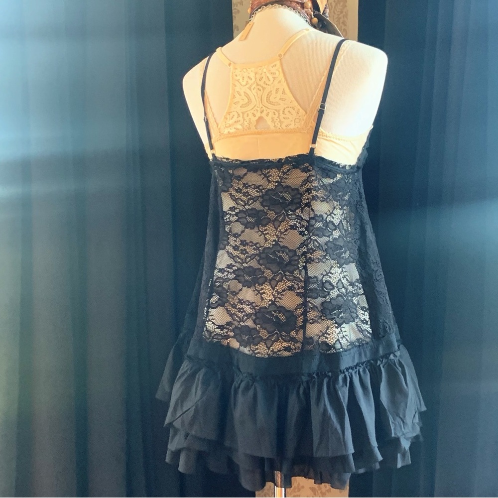 Black lace tank with ruffles - Picture 4 of 6